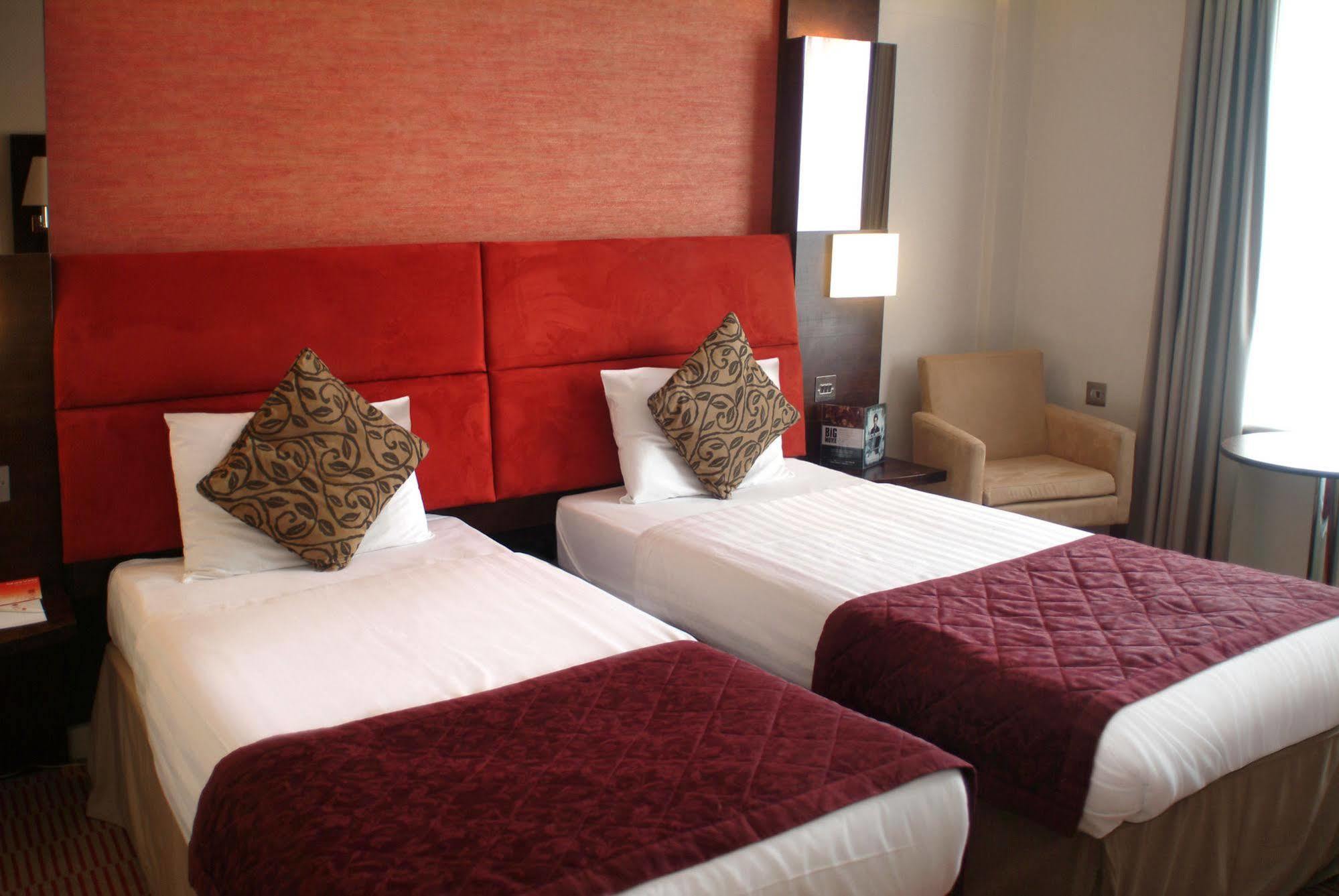 The Dragon Hotel Swansea Buitenkant foto